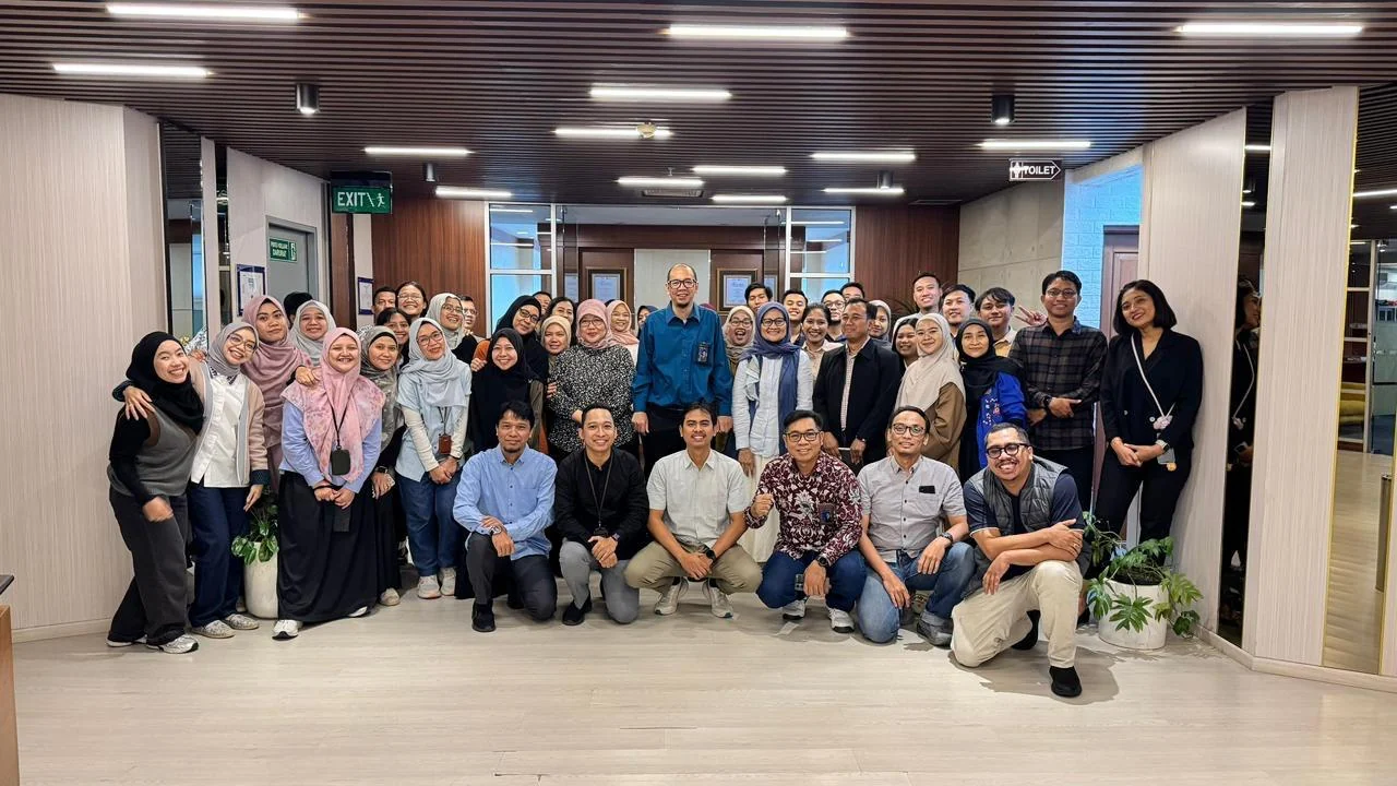Group photo with PLN colleagues